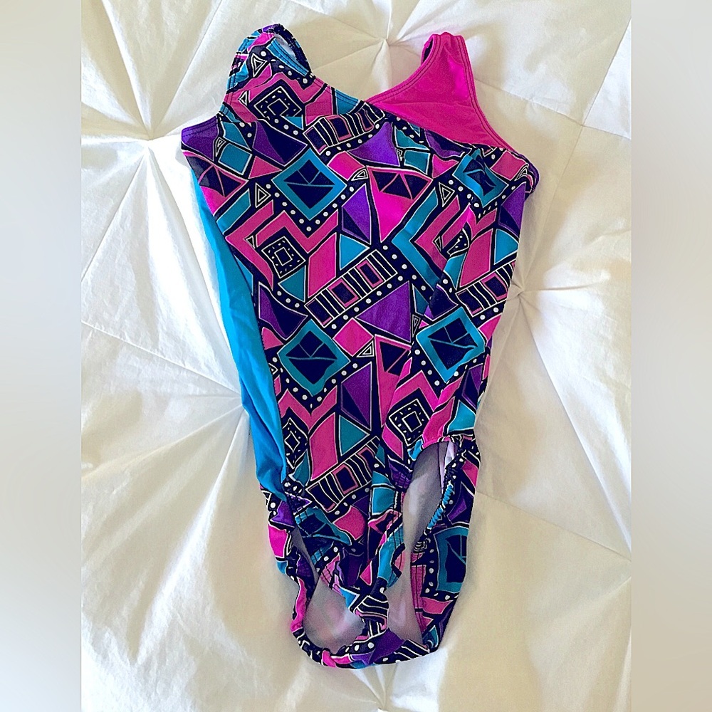 Leo by MotionWear.  Sz Large Child LC (10/12) EXCELLENT CONDITION